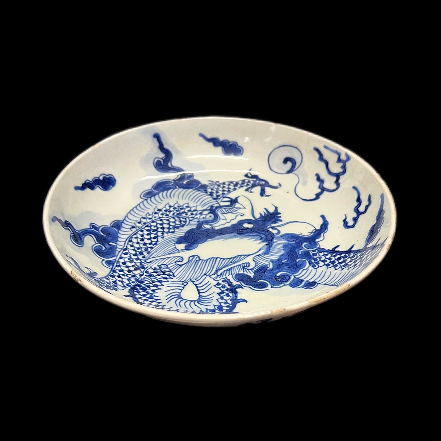 Antique 18th century Kangxi period 4-clawed dragon amongst clouds dish