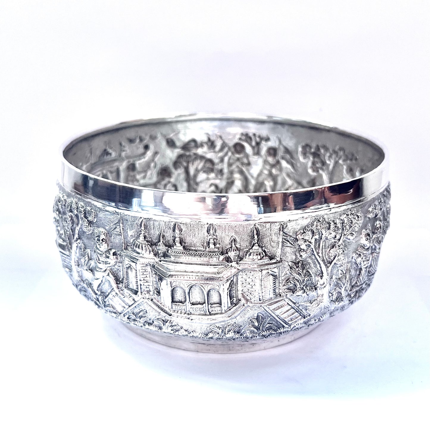 Mid to late 19th century Anglo-Indian silver bowl in the Lucknow style