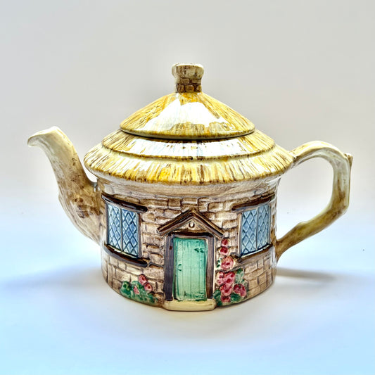 20 世纪 30 年代至 50 年代，SylvaC 设计的复古新式斯塔福德郡克罗夫特图案乡村茶壶。