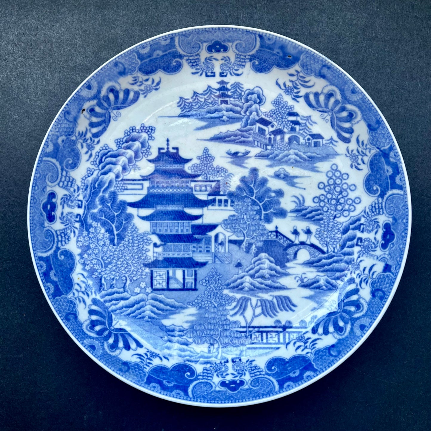 Early 19th century English Blue Willow pattern plate, early Staffordshire, attrib. Spode, Two Temples Pattern