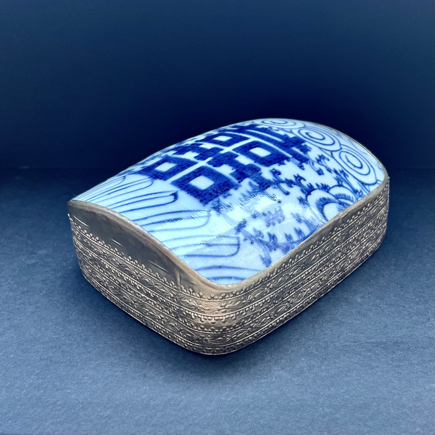 Large Chinese Cultural Revolution Pottery Shard Box, Qing Dynasty Blue and White Double Happiness Porcelain