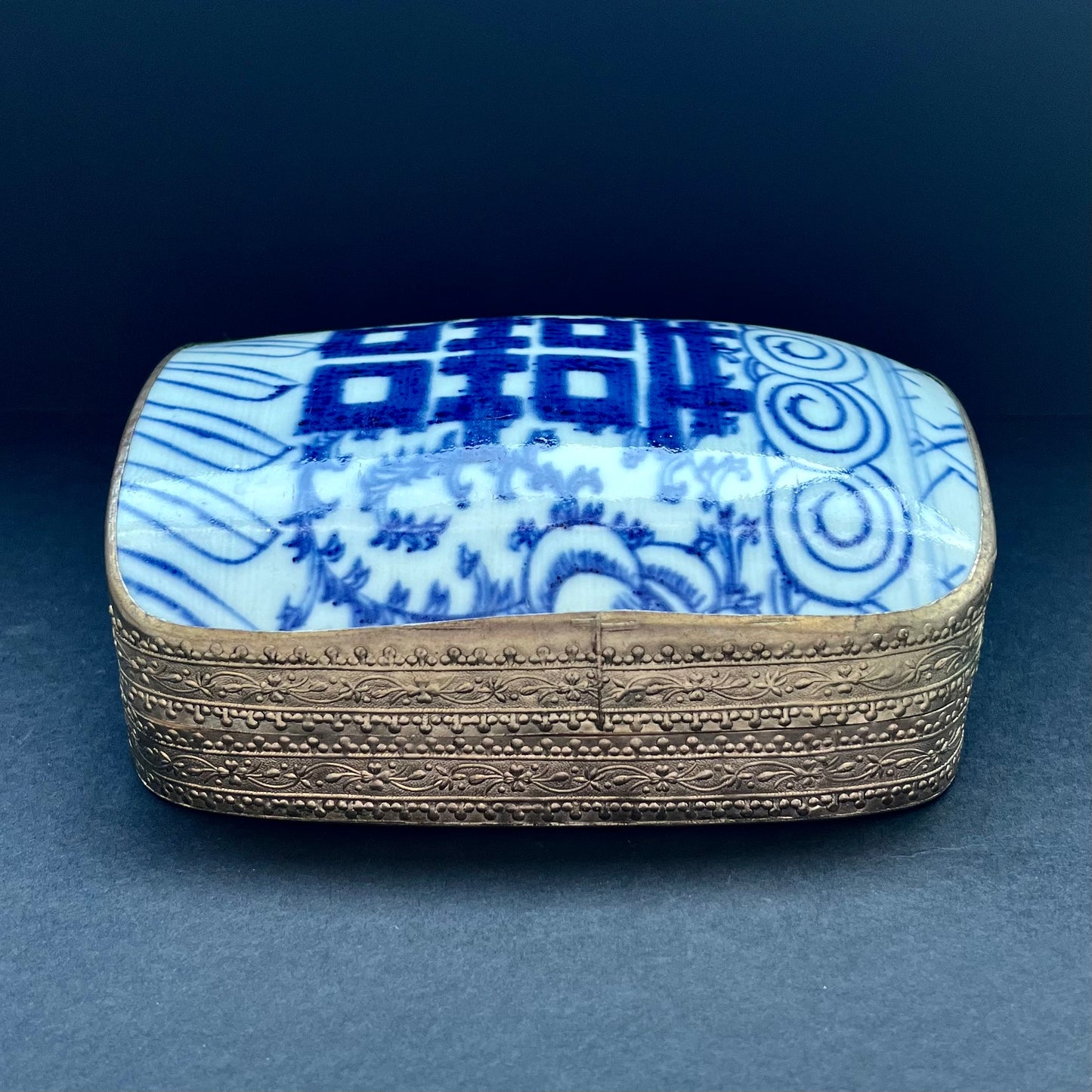 Large Chinese Cultural Revolution Pottery Shard Box, Qing Dynasty Blue and White Double Happiness Porcelain