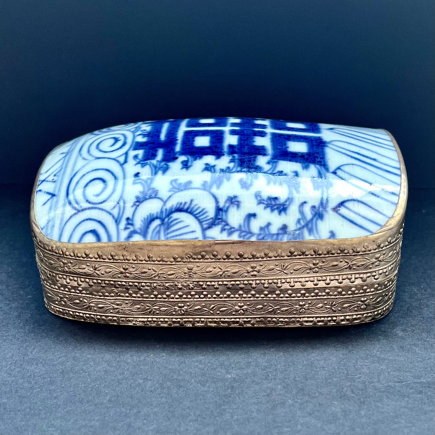 Large Chinese Cultural Revolution Pottery Shard Box, Qing Dynasty Blue and White Double Happiness Porcelain