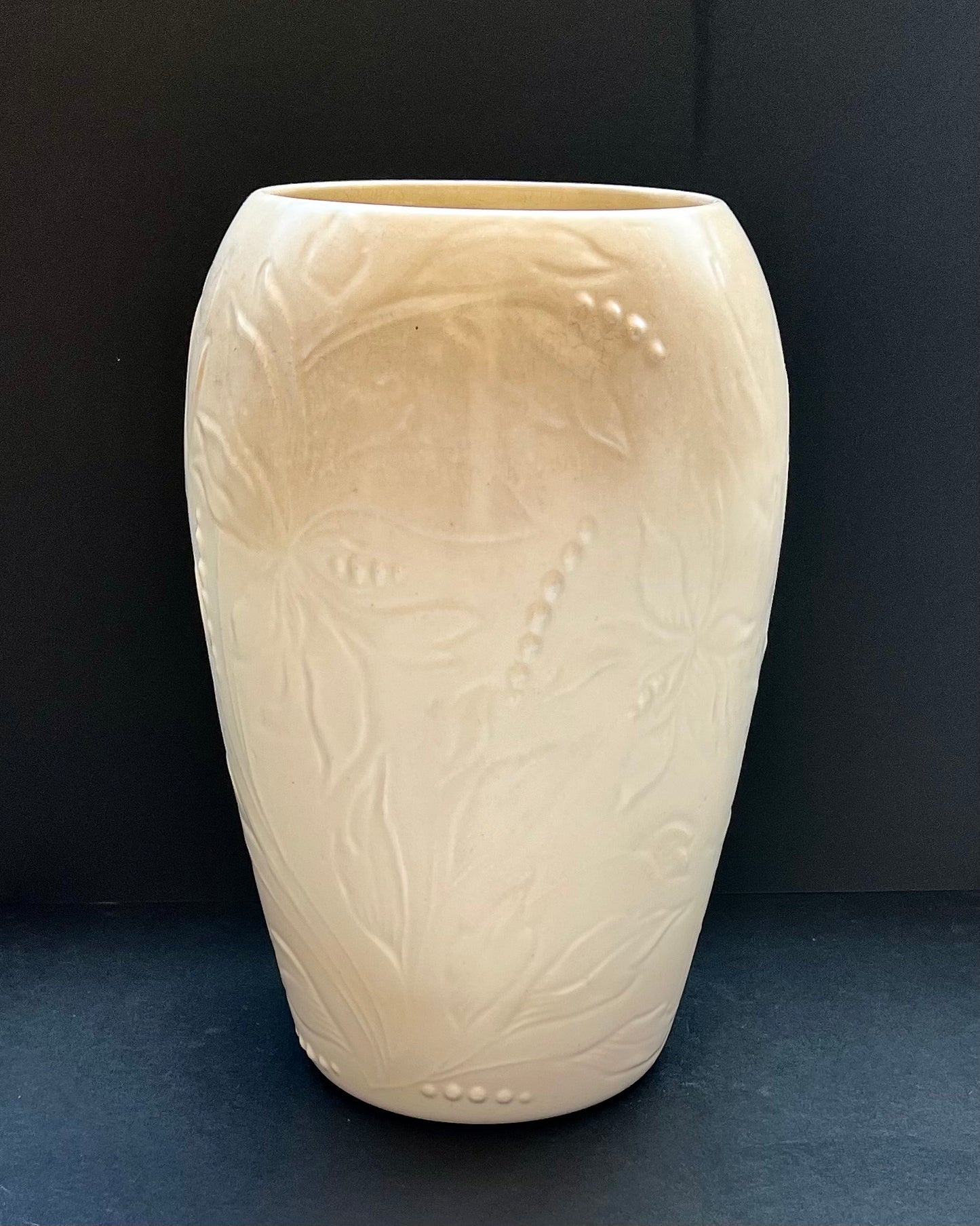 English Art Deco pottery vase, Spode Velaour circa 1930s to 1950s