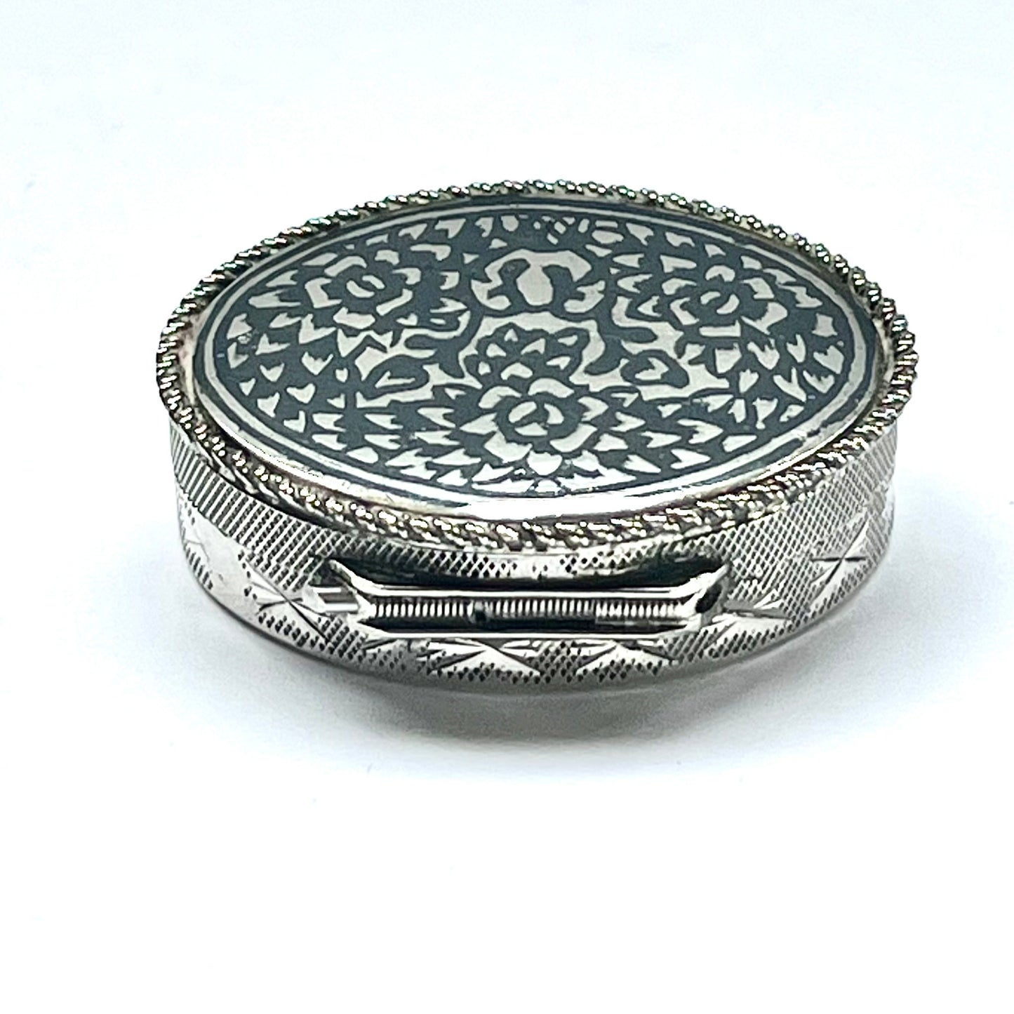 Beautiful vintage Niello enamel and .900 silver pill box