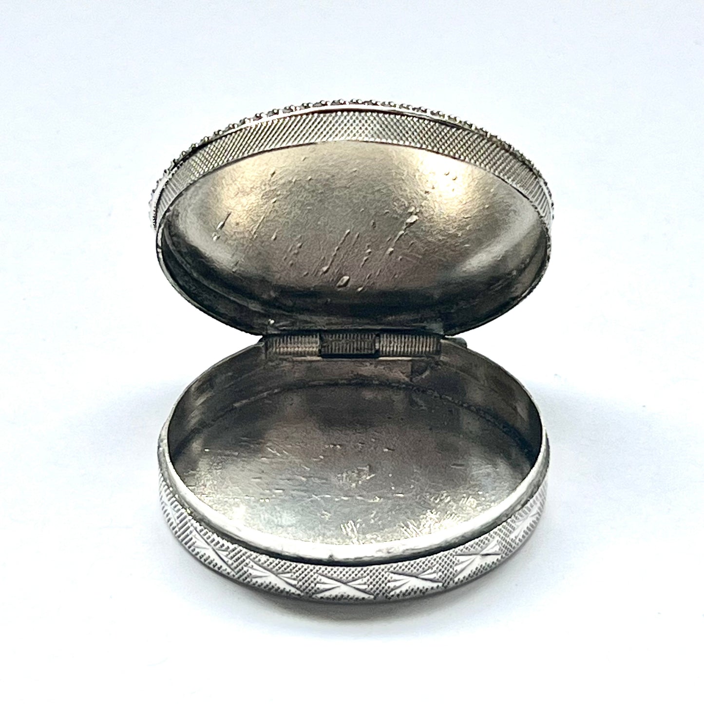 Beautiful vintage Niello enamel and .900 silver pill box