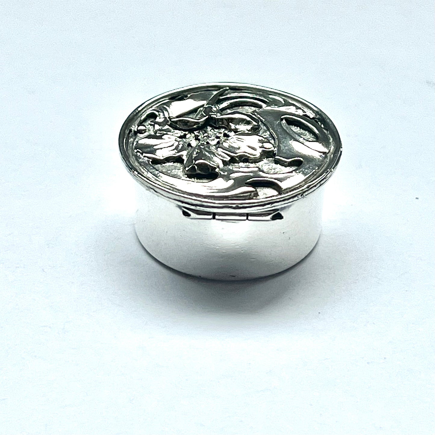 Vintage English sterling silver pill box with Art Nouveau style florals, with marks for BAO, London, 1982