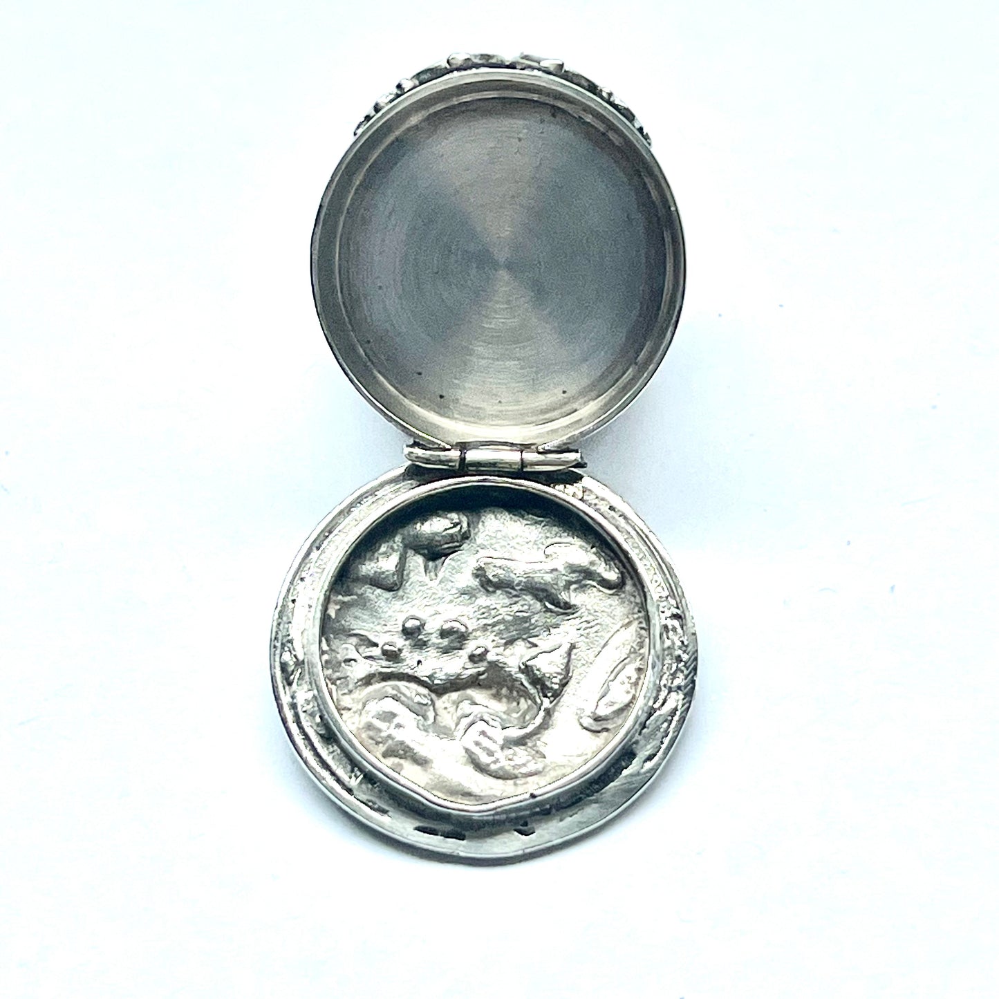 Vintage English sterling silver pill box with Art Nouveau style florals, with marks for BAO, London, 1982