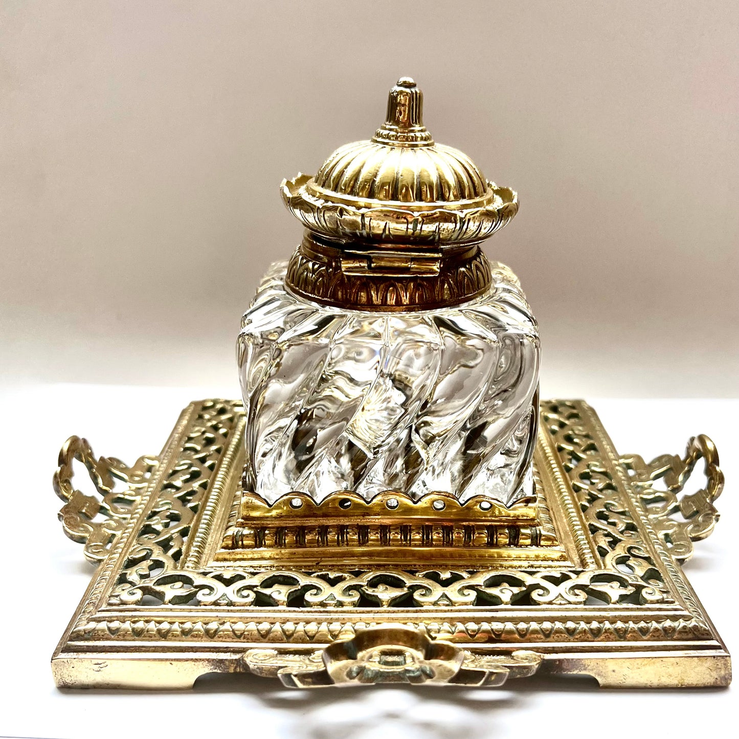 Victorian late 19th century brass and cut glass inkwell and pen tray, circa 1880s to 1890s