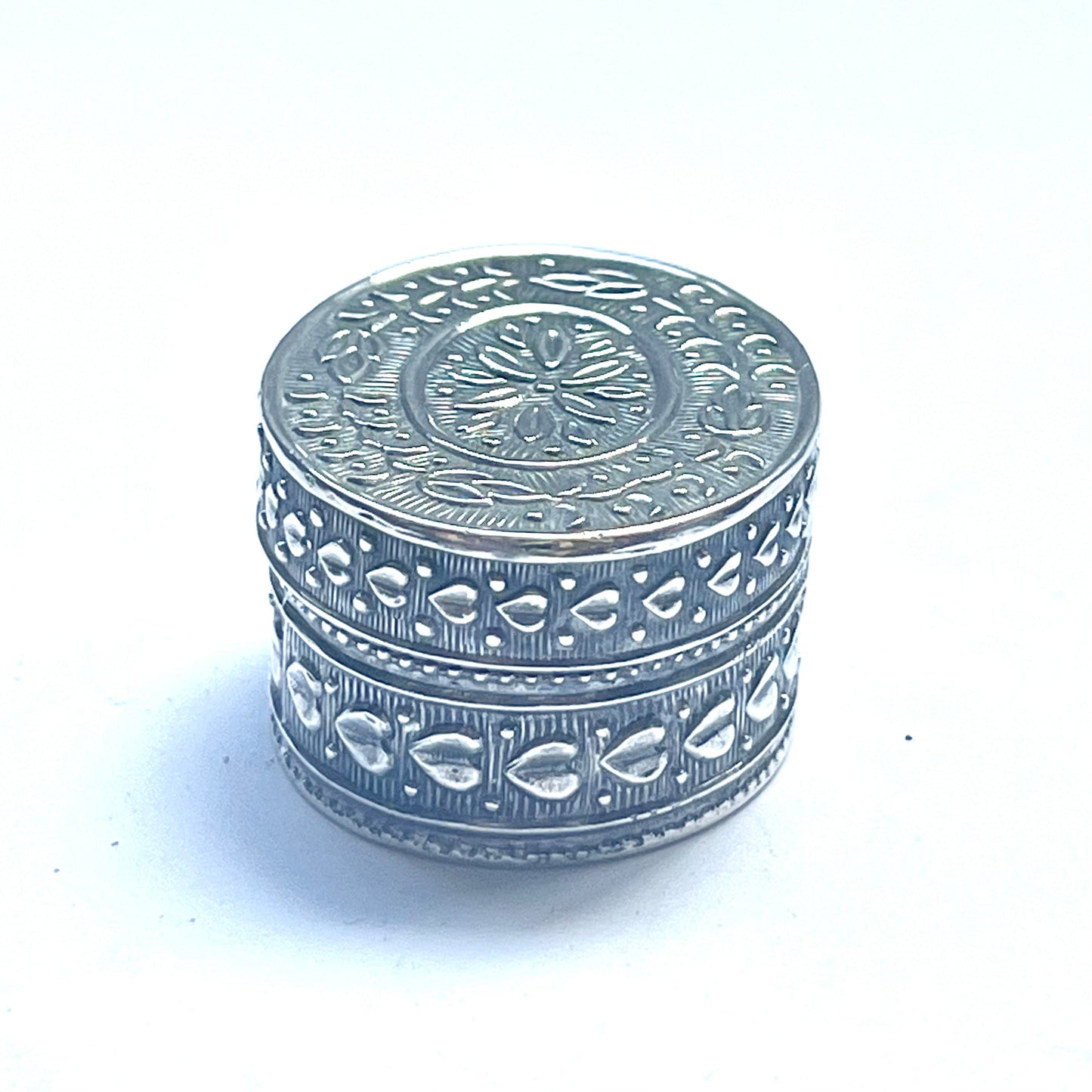 Vintage European sterling silver silver pill box with English import marks for NL Ltd, Birmingham, 1979