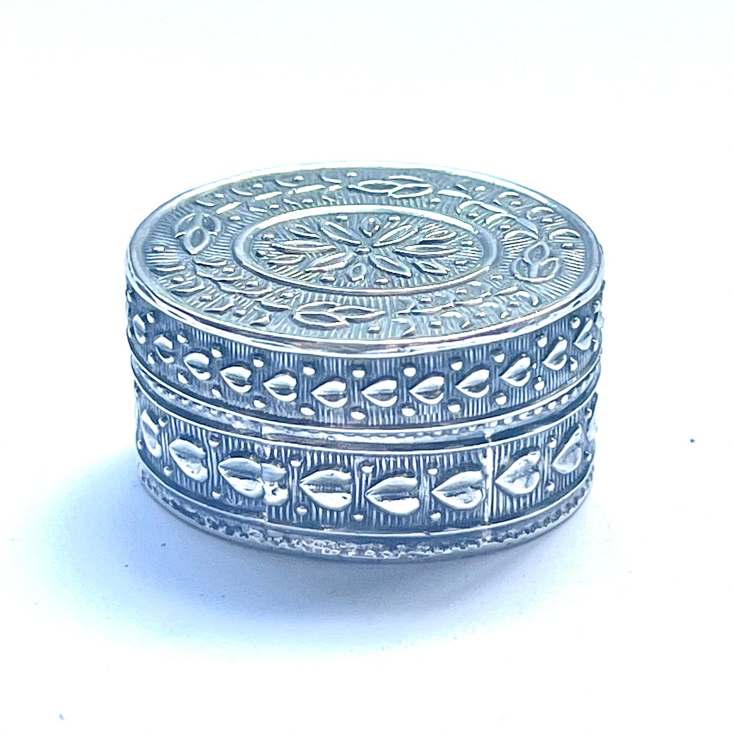 Vintage European sterling silver silver pill box with English import marks for NL Ltd, Birmingham, 1979