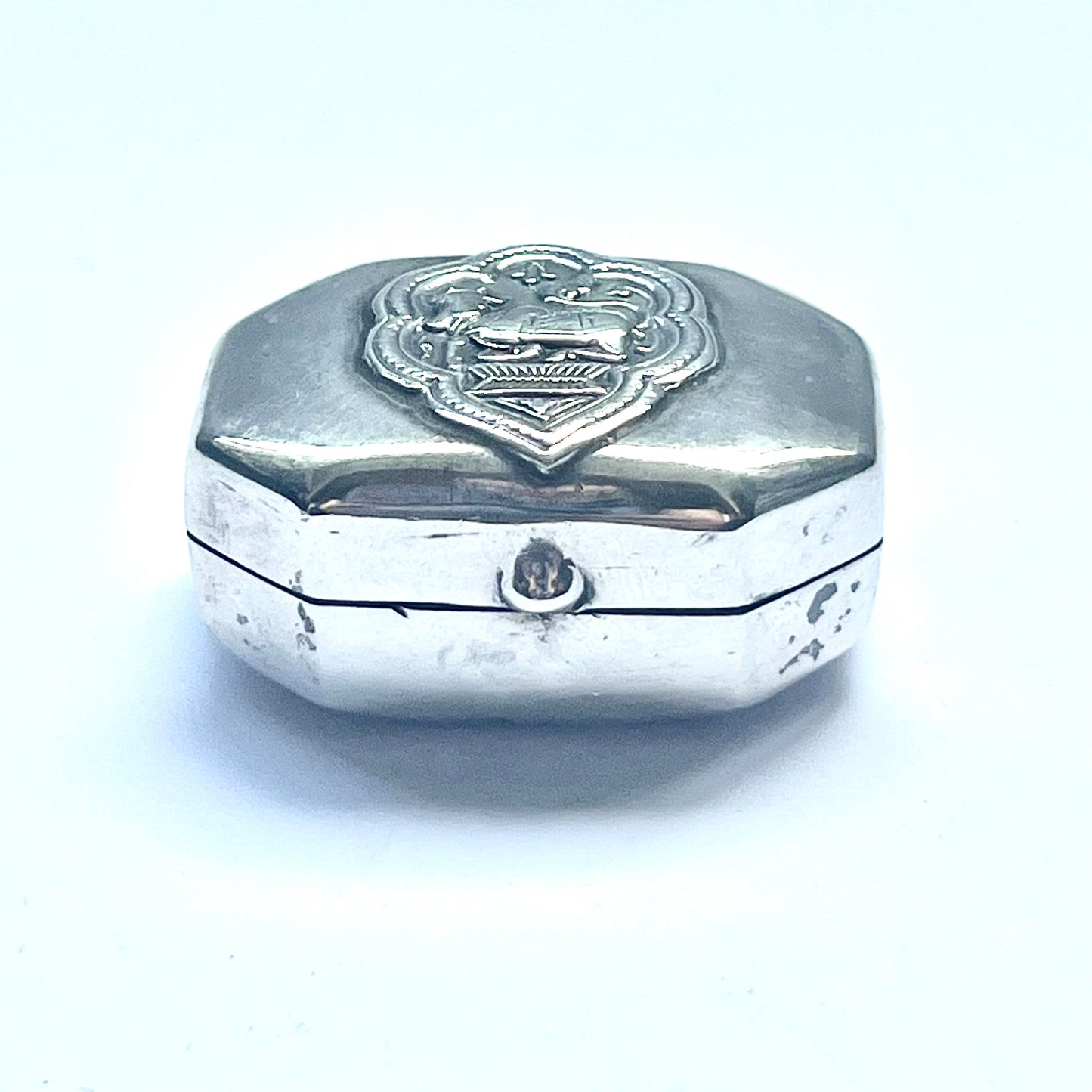 Vintage 20th century Indian, possibly South East Asian Hindu cattle motif silver trinket or pill box