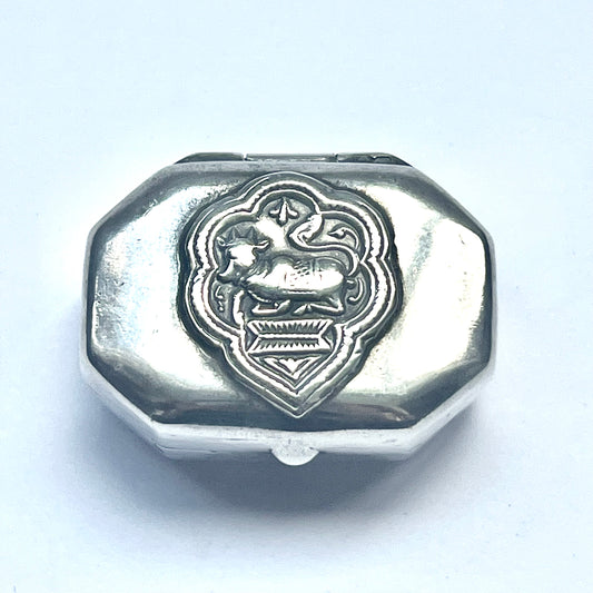 Vintage 20th century Indian, possibly South East Asian Hindu cattle motif silver trinket or pill box