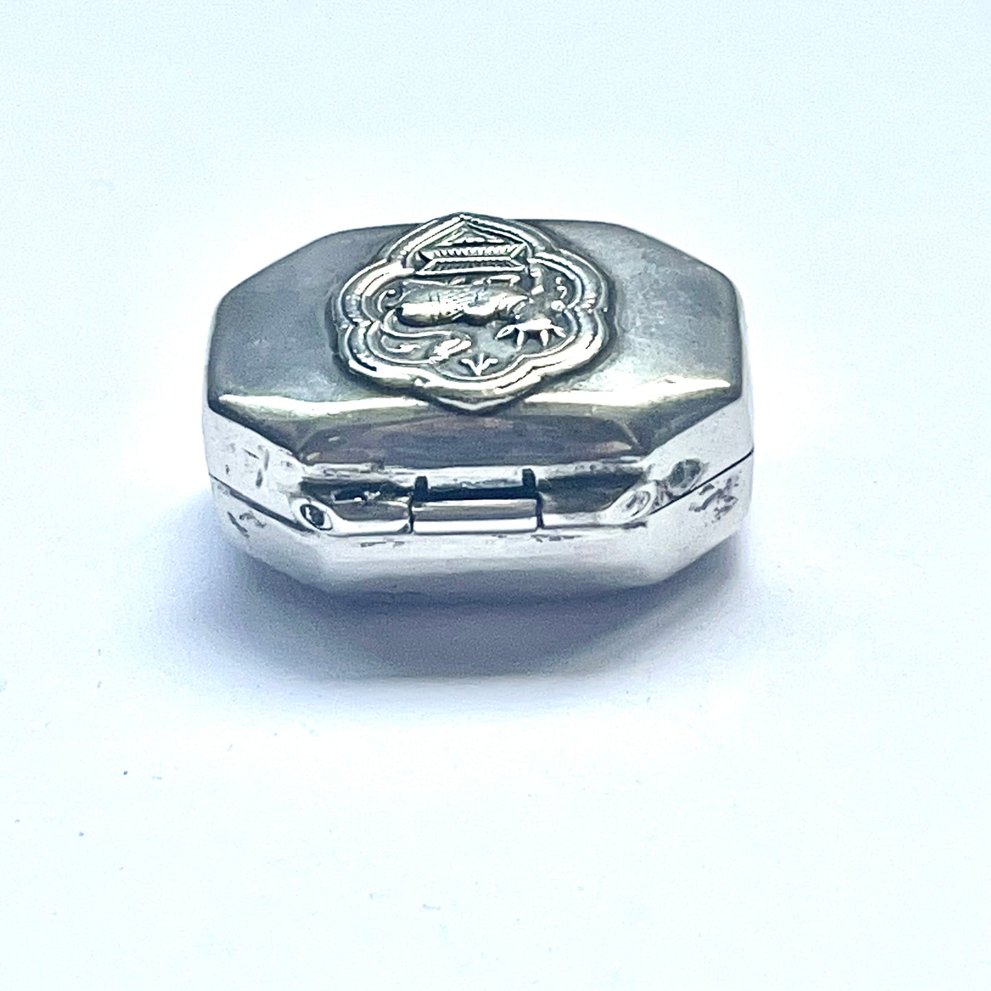 Vintage 20th century Indian, possibly South East Asian Hindu cattle motif silver trinket or pill box