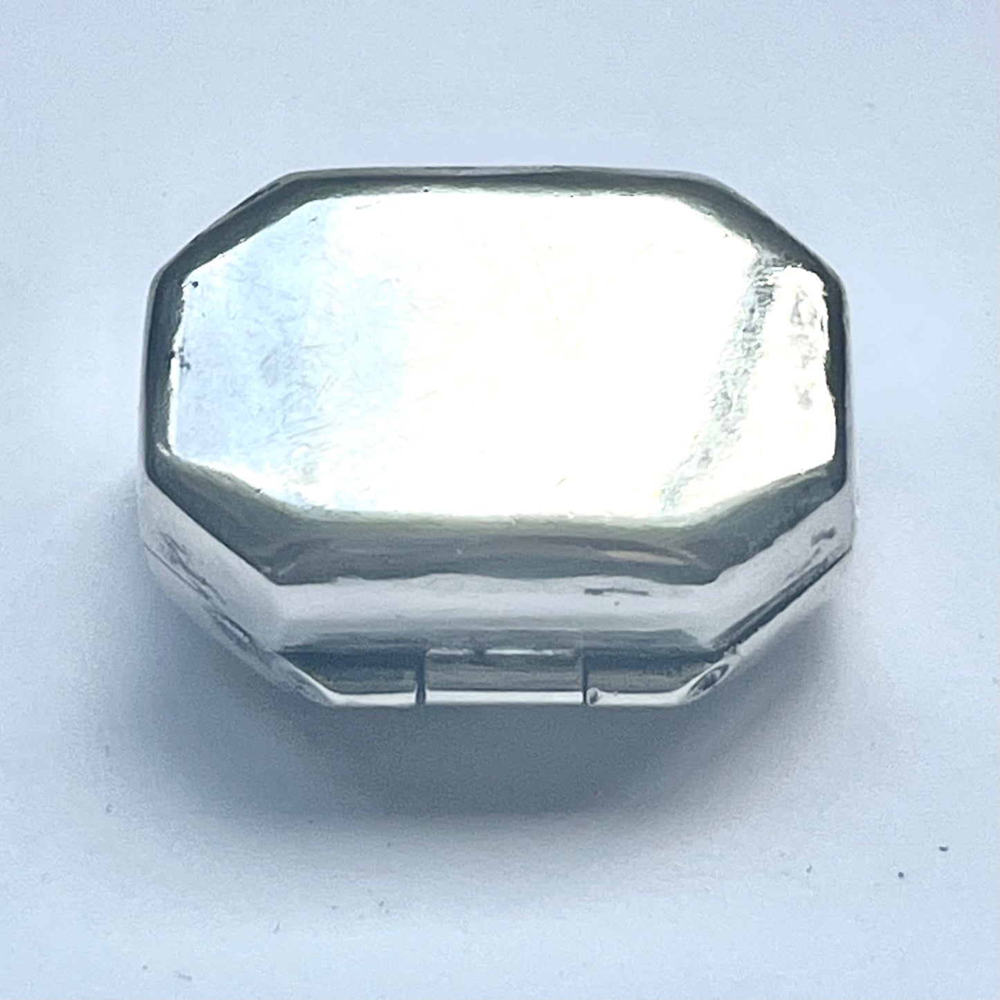 Vintage 20th century Indian, possibly South East Asian Hindu cattle motif silver trinket or pill box