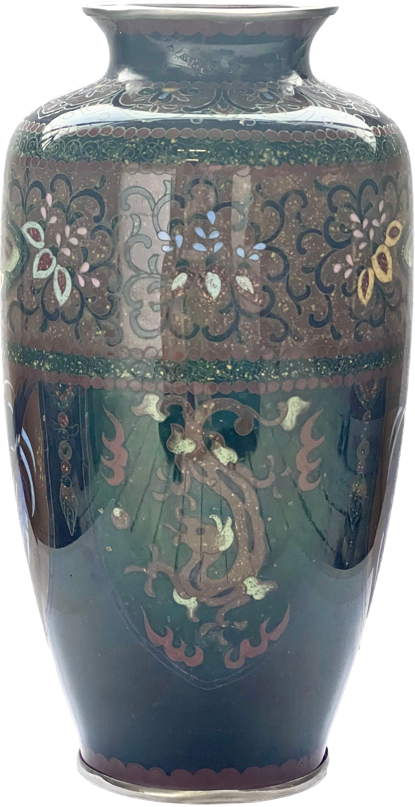 罕见的大型明治时期银张景泰蓝花瓶，由安藤十兵卫设计