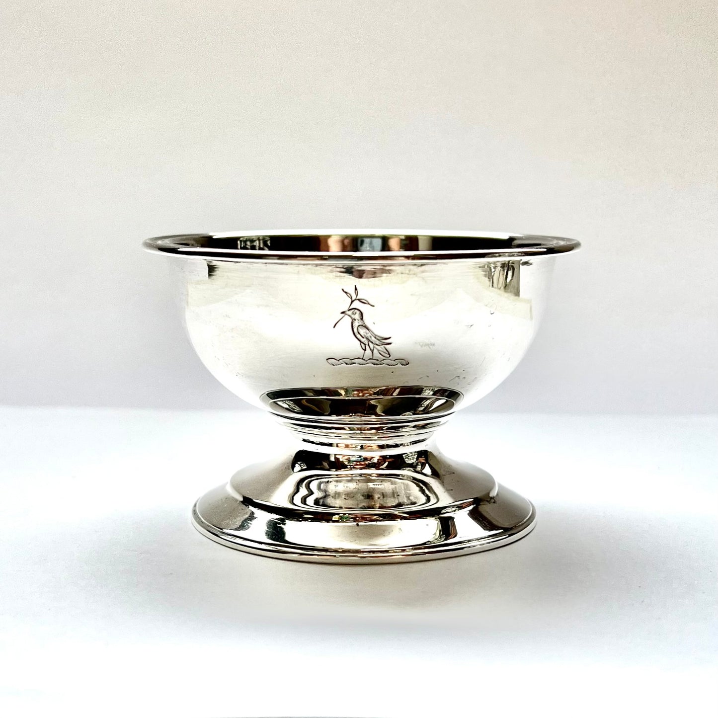 Set of 4 substantial Georgian crested sterling salt cellars, marks for Rebecca Emes & Edward Barnard 1, London, 1822.