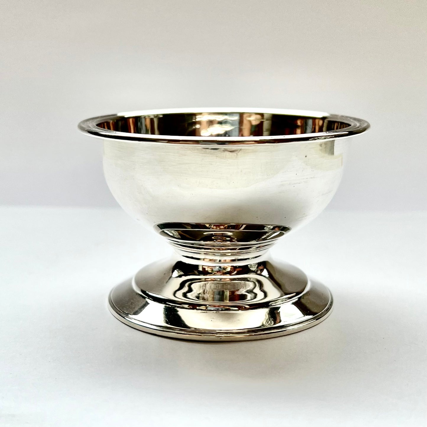 Set of 4 substantial Georgian crested sterling salt cellars, marks for Rebecca Emes & Edward Barnard 1, London, 1822.