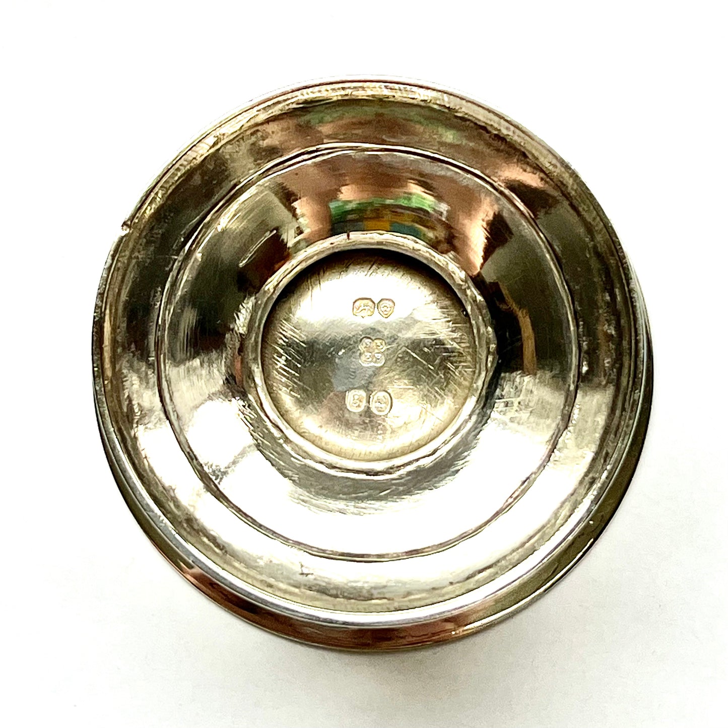 Set of 4 substantial Georgian crested sterling salt cellars, marks for Rebecca Emes & Edward Barnard 1, London, 1822.