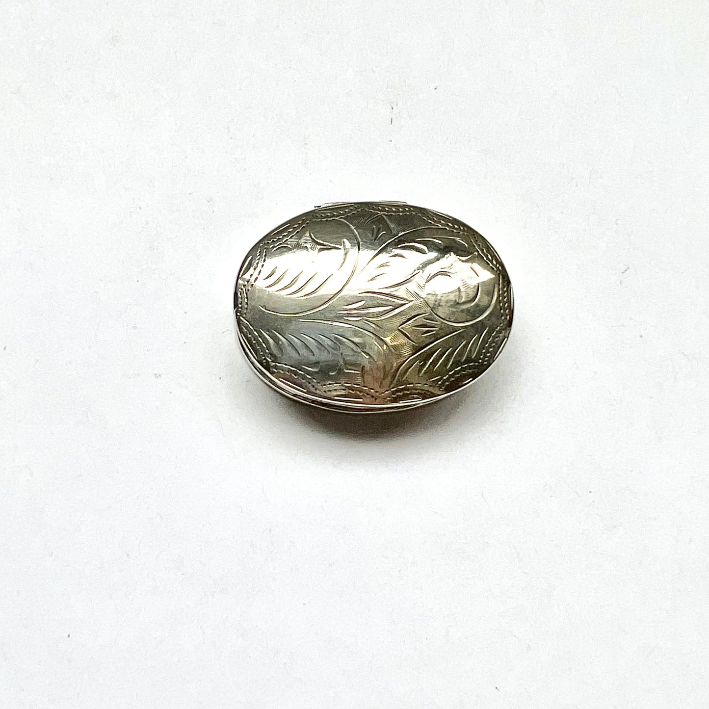 Vintage vintage oval sterling silver pillbox, foliate pattern. English import marks for Mark Houghton, Sheffield, 1993