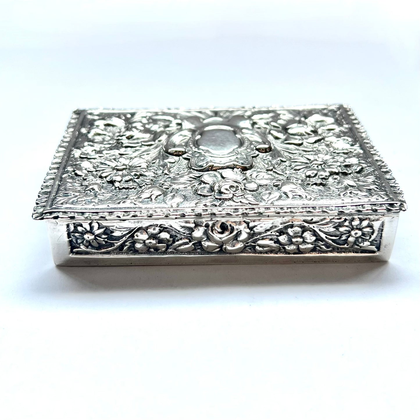 Early to mid 20th century Spanish .915 floral repousse silver box, likely circa 1940s