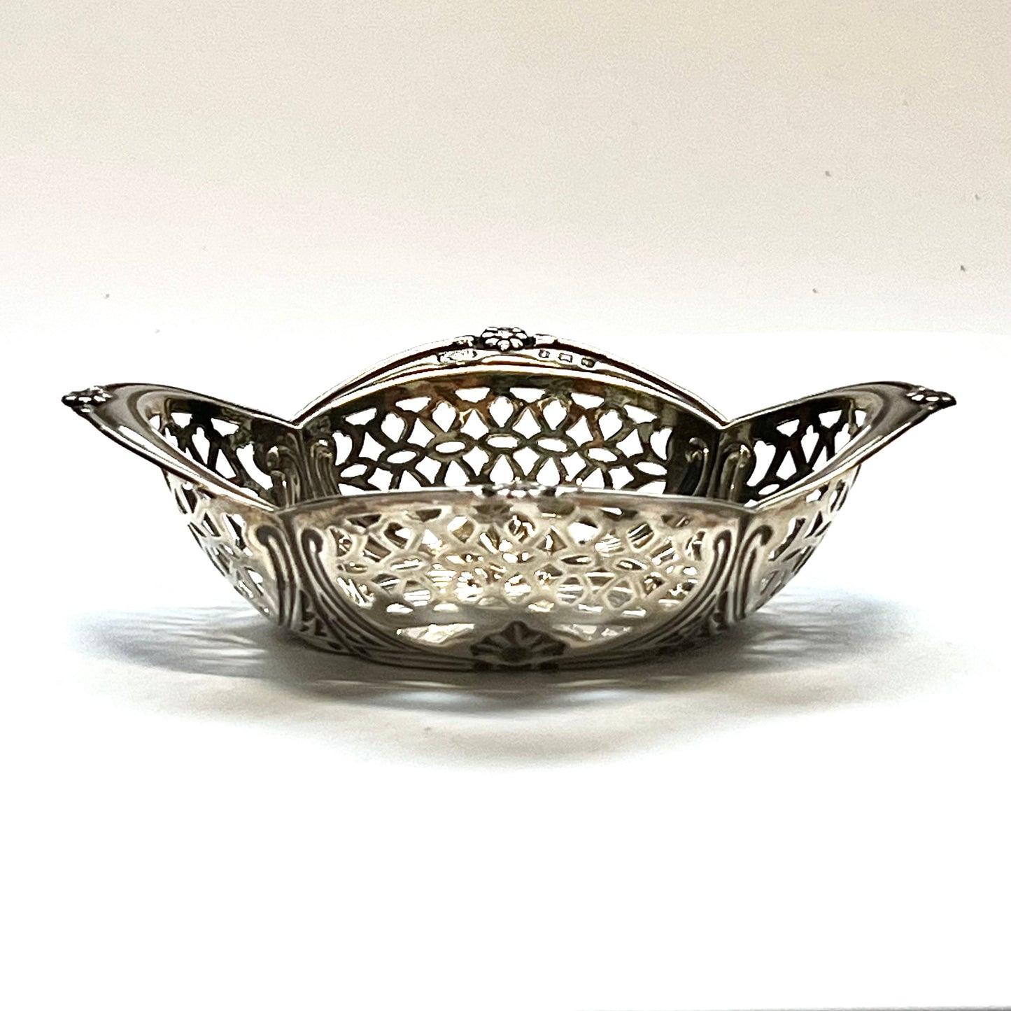 Antique English sterling silver bonbon dish with pierced design, marks for Edwin Joseph Houlston, 1908, Birmingham