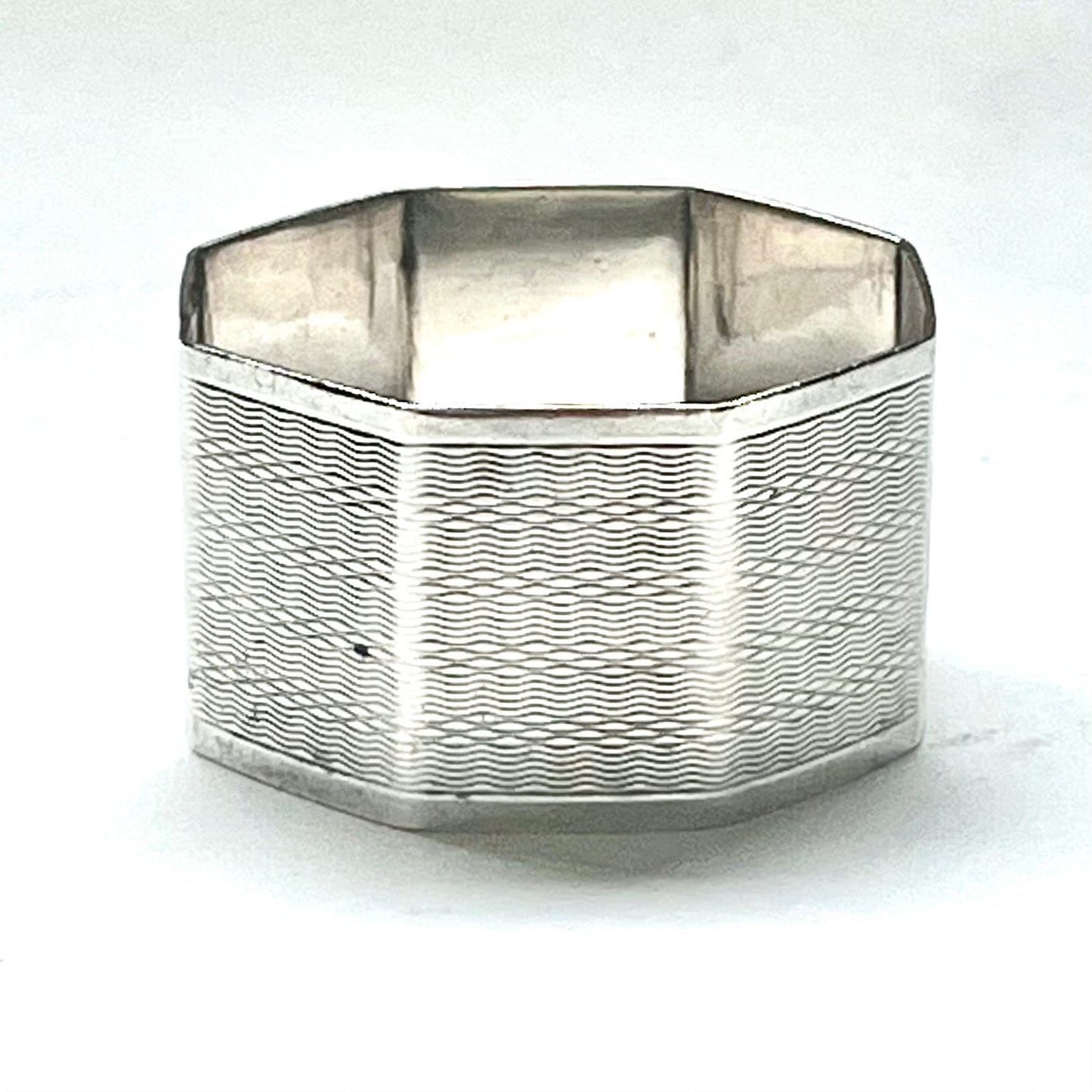 Fine Art Deco George V sterling silver serviette or napkin ring, marks for Deakin & Francis Ltd, Birmingham, 1924