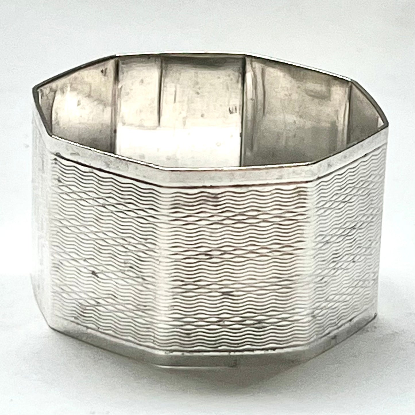 Fine Art Deco George V sterling silver serviette or napkin ring, marks for Deakin & Francis Ltd, Birmingham, 1924