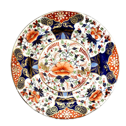 Lovely and rare early 19th century Derby Queens Pattern Imari plate circa 1820s with rich gilding