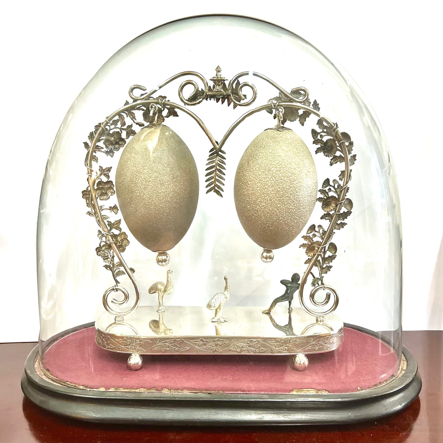精美的 19 世纪晚期澳大利亚早期镀银中心装饰品，带有双镶嵌和雕刻的鸸鹋蛋