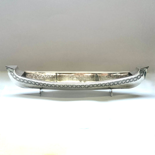 Vintage 20th century Brunei silver boat-shaped presentation dish, tests as silver between .800 to .900 silver purity