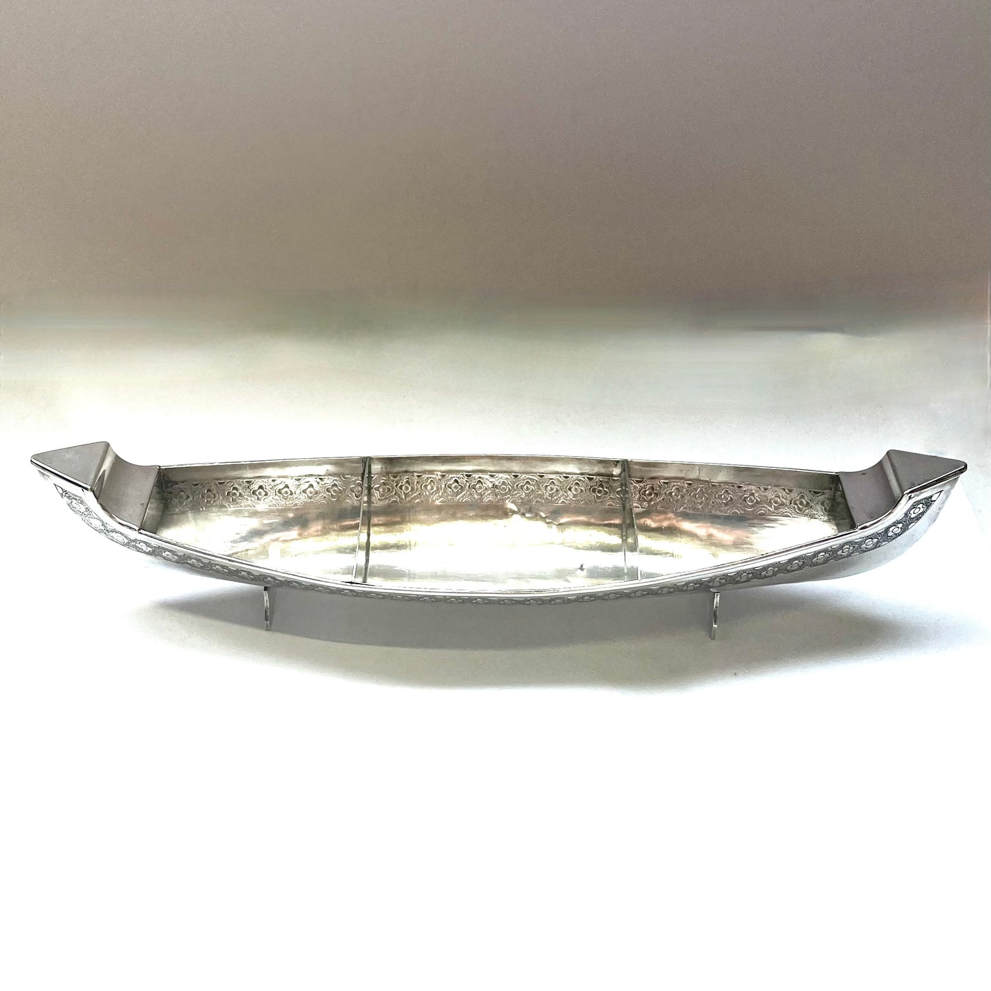 Vintage 20th century Brunei silver boat-shaped presentation dish, tests as silver between .800 to .900 silver purity