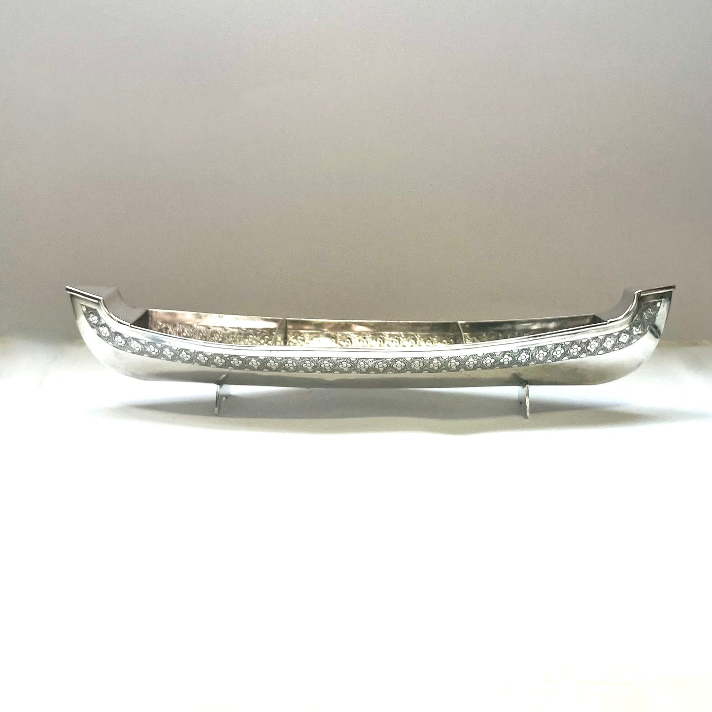 Vintage 20th century Brunei silver boat-shaped presentation dish, tests as silver between .800 to .900 silver purity