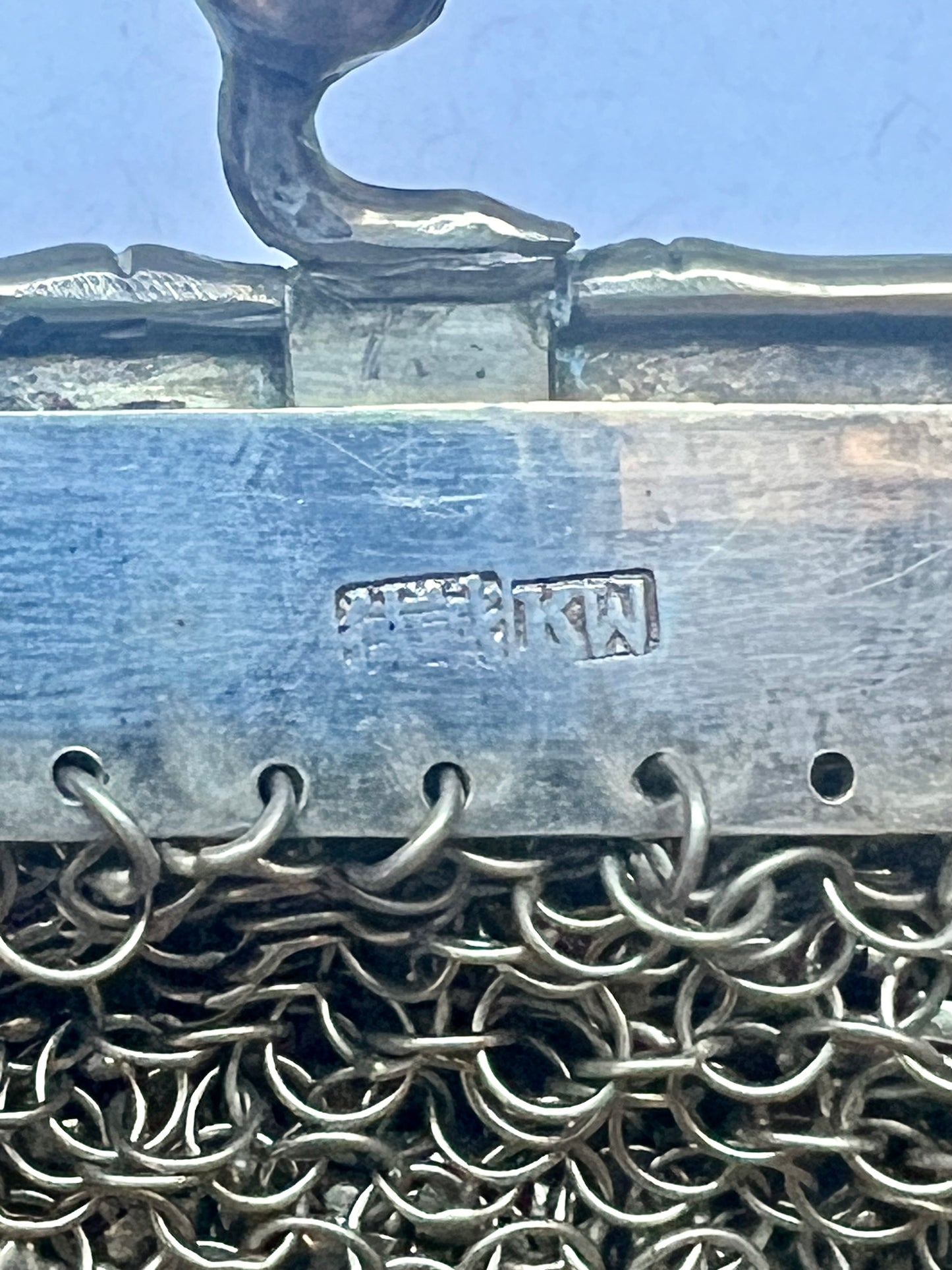 Rare and beautiful two compartment Chinese export silver mesh purse, with marks for Kwan Wo circa late 19th to early 20th century