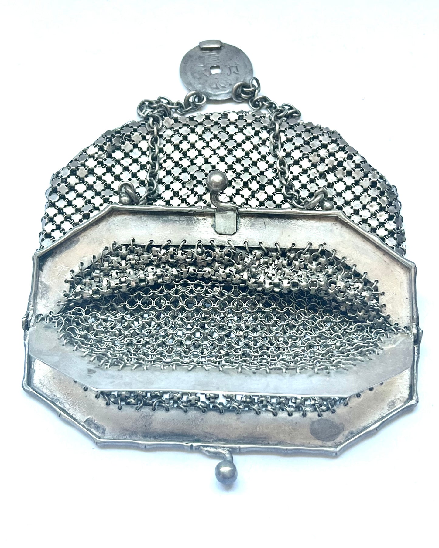 Rare and beautiful two compartment Chinese export silver mesh purse, with marks for Kwan Wo circa late 19th to early 20th century