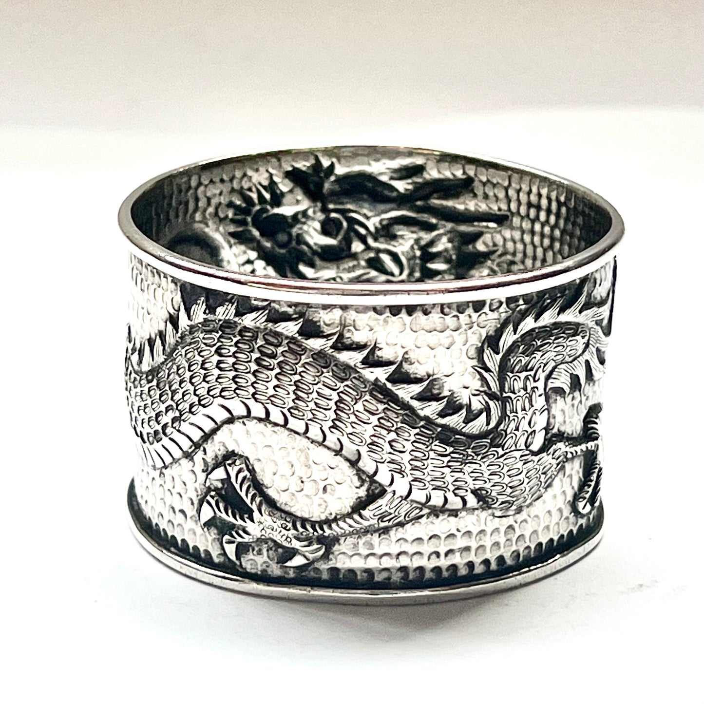 Rare and exceptional antique Chinese export silver napkin ring circa mid to late 19th century by Cumshing