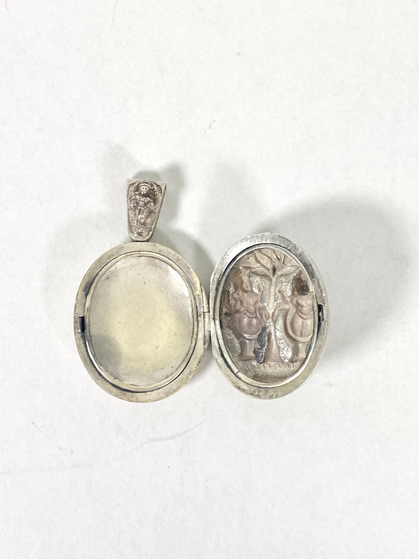 Late 19th century Anglo-Indian locket with Twin Deity and Palm Tree Motif, .800 to .900 silver, Swami Ware