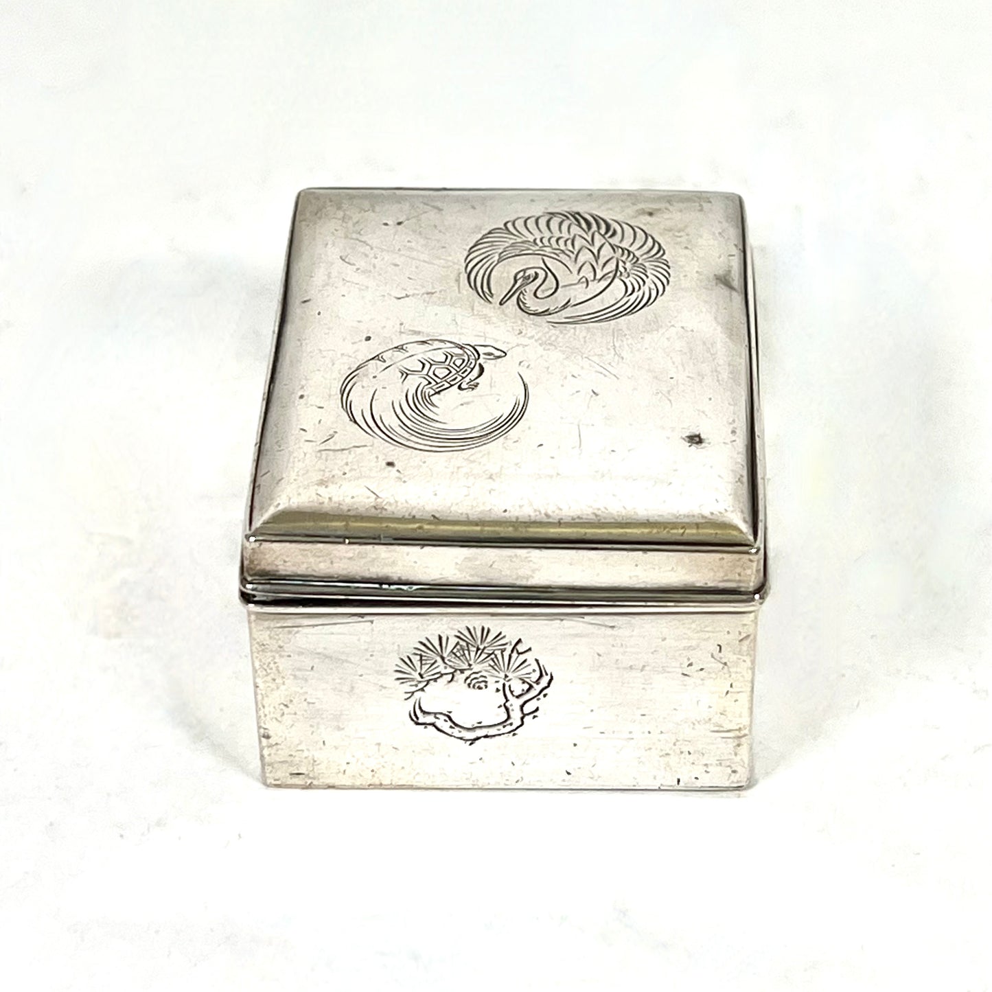 罕见明治时期 950 银 Kashibako 糖果或蛋糕盒，带有 Jungin 和 Kintaro Hattori 的标记
