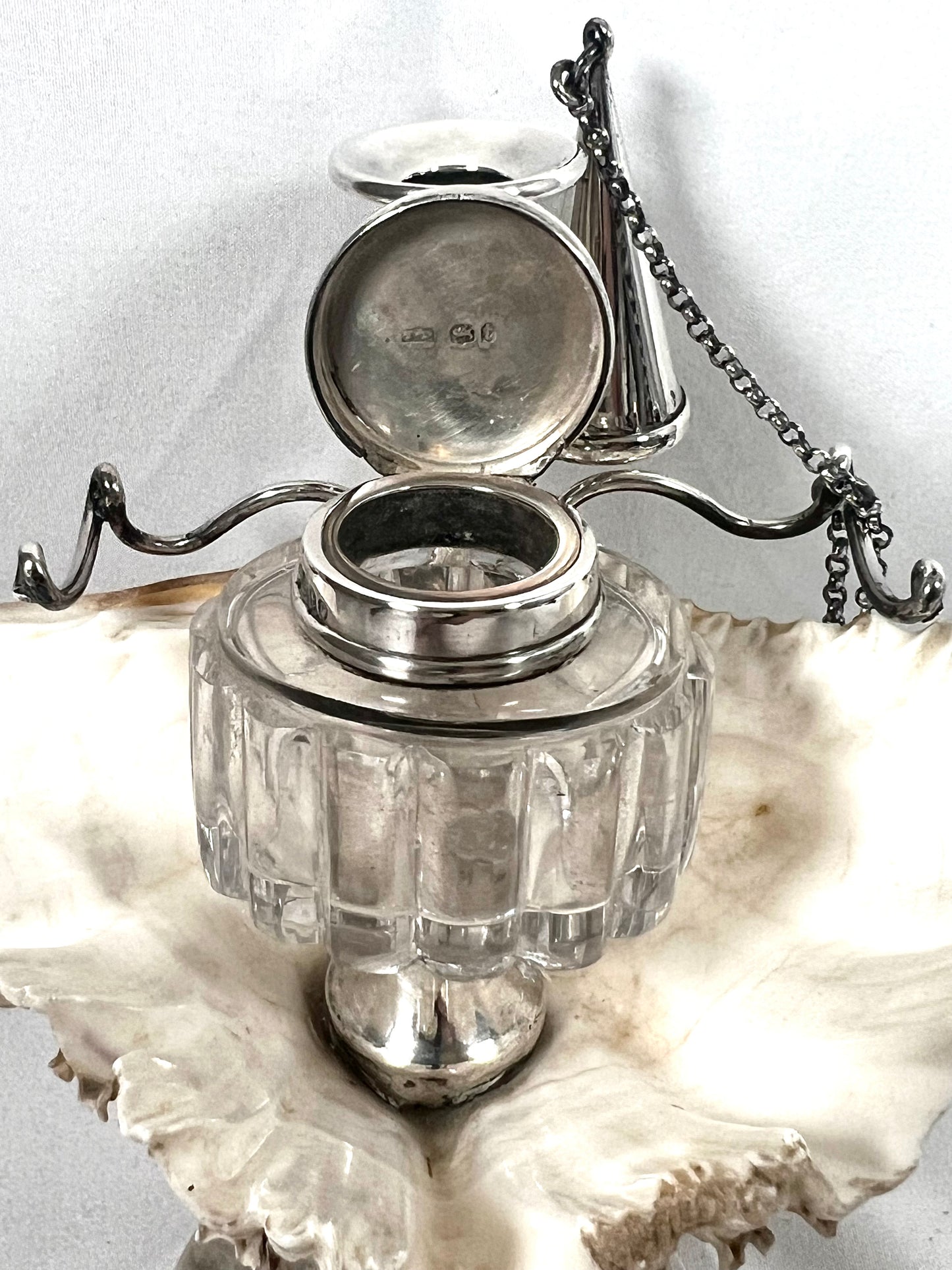 卓越的威廉四世纯银和贝壳旅行墨水瓶，为 TD 标志，伦敦 1834 年。