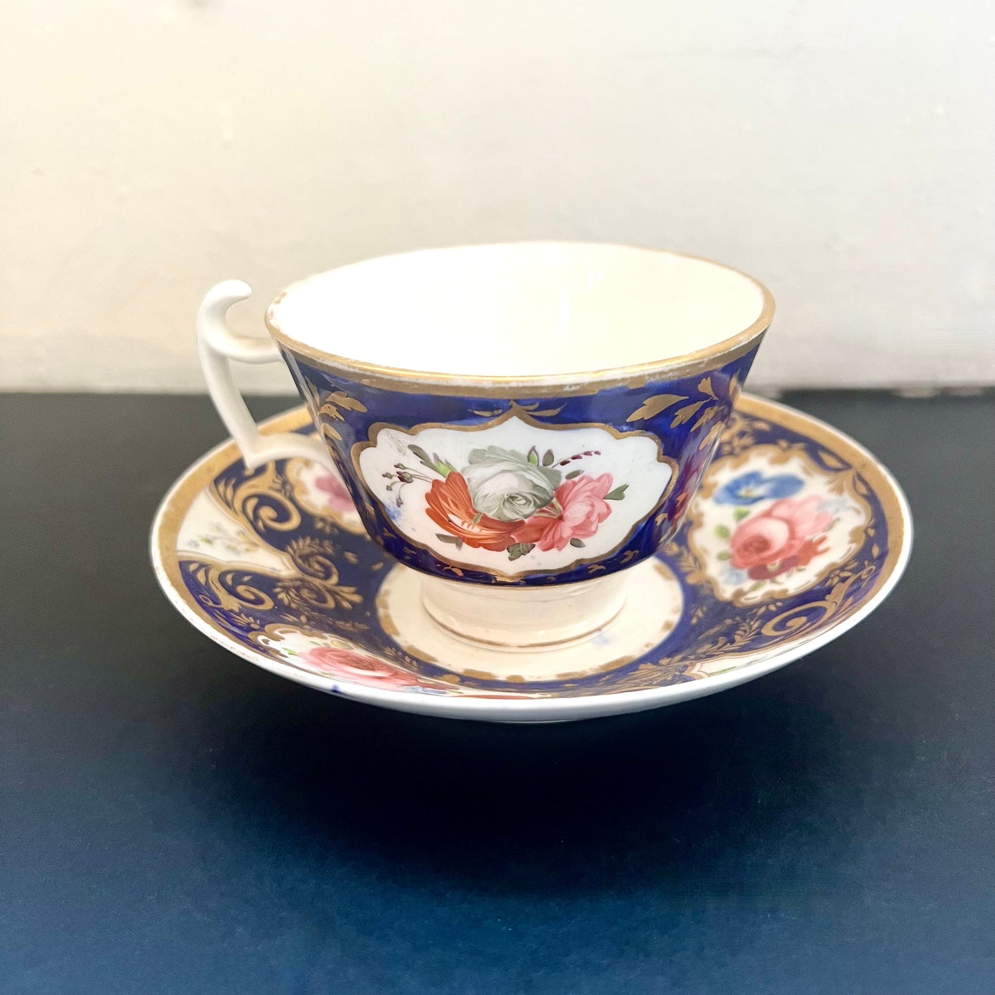 19 世纪早期英国瓷器杯碟，约 1817-1830 年，由 Charles Bourne 制作