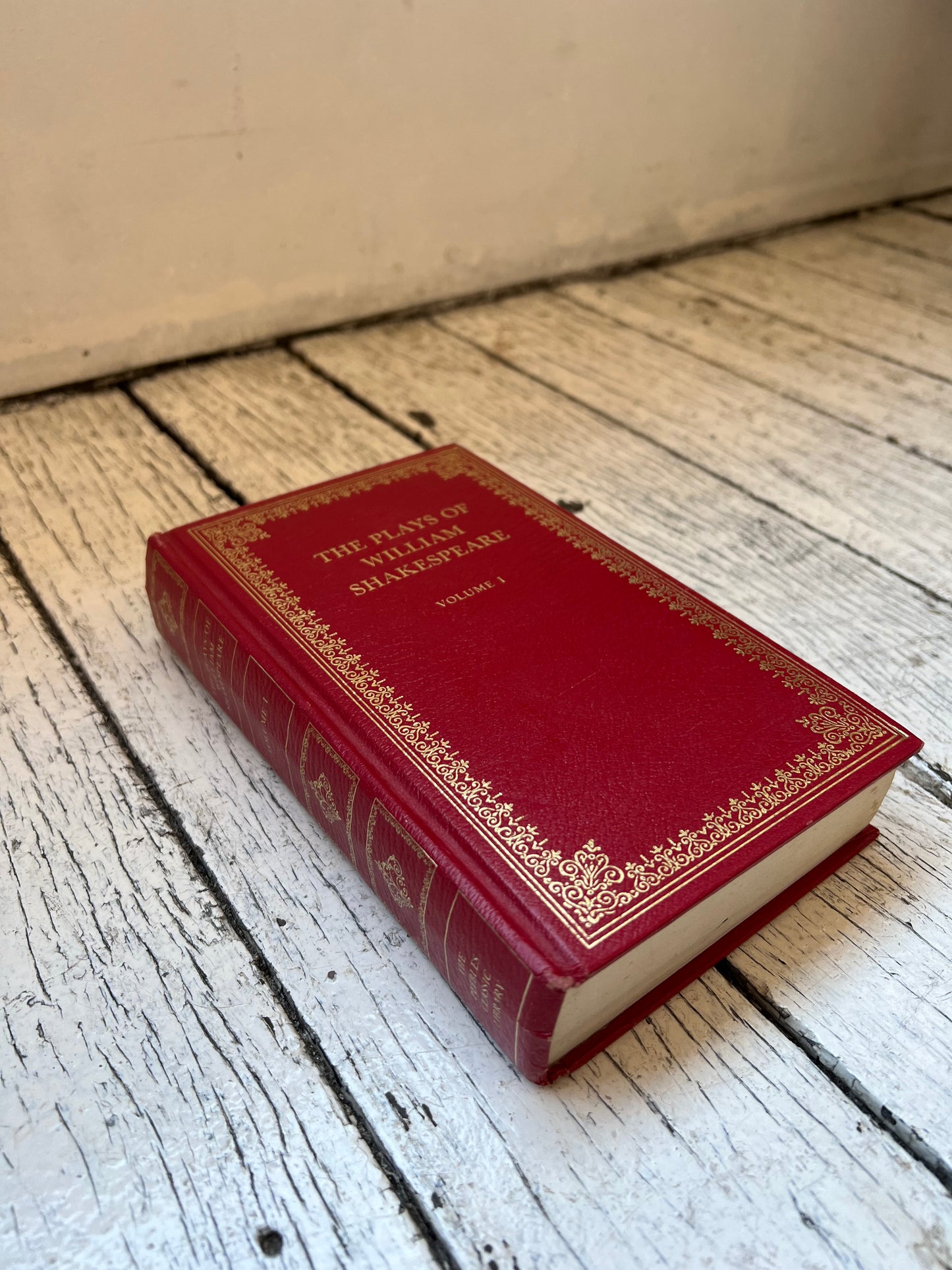 复古 Pebble Library 红色皮革镀金莎士比亚戏剧第一卷，精装书，1985 年