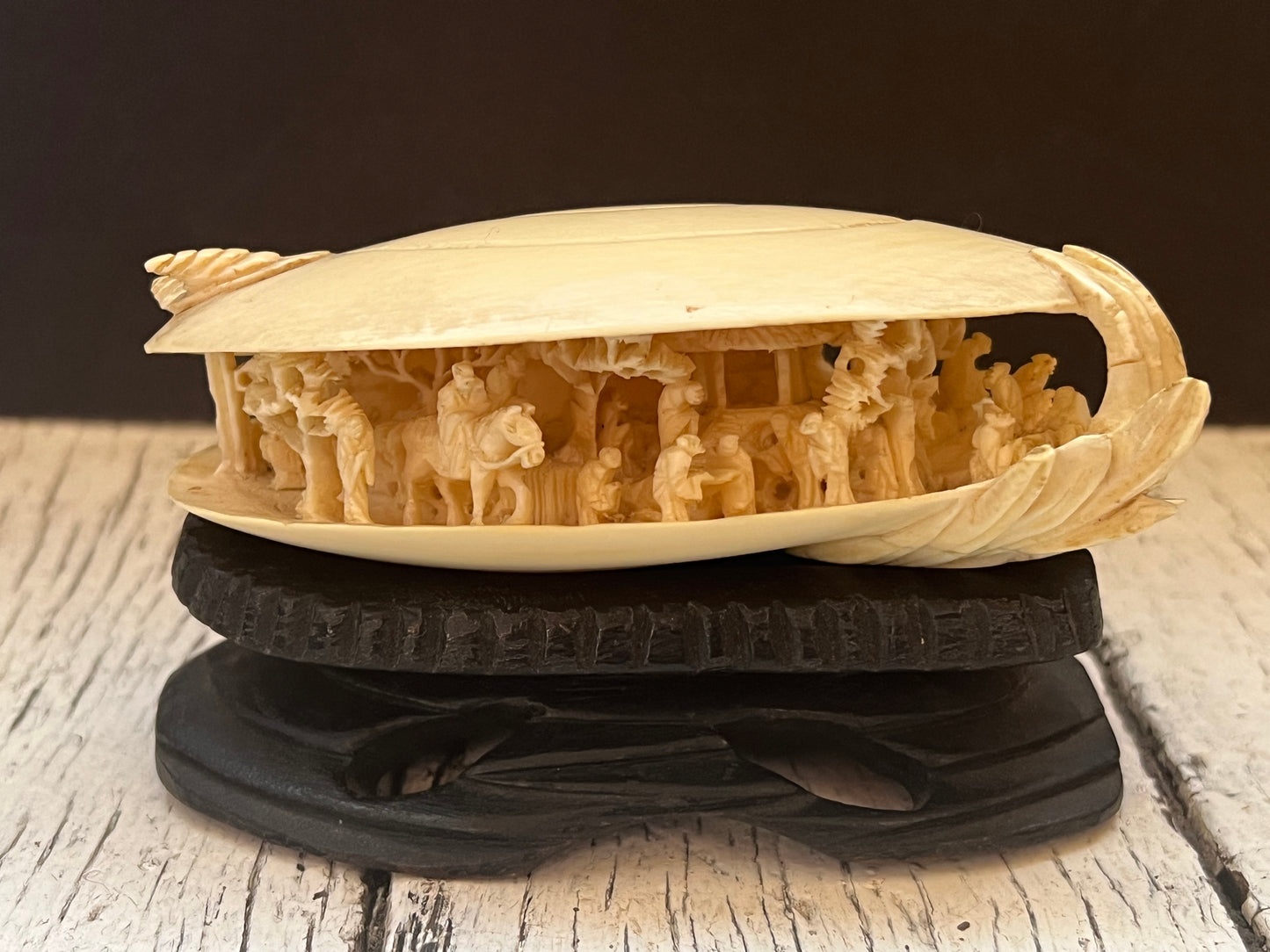 Rare and lovely early Chinese 20th century “clam’s dream” carving in the anabori style, circa 1920s