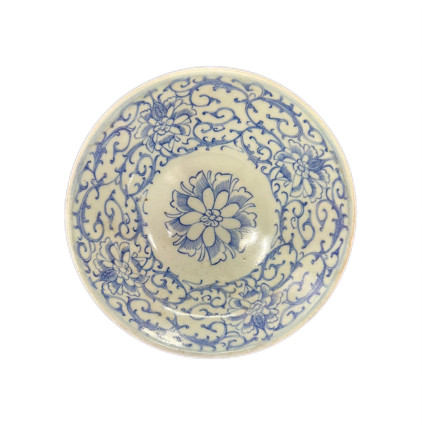 Beautifully executed Jiaqing period lotus pattern porcelain dish