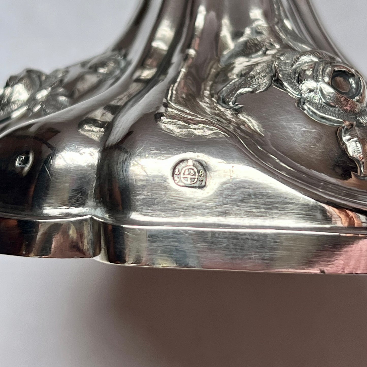 古董 19 世纪中期维也纳 .812 银质带盖圣杯