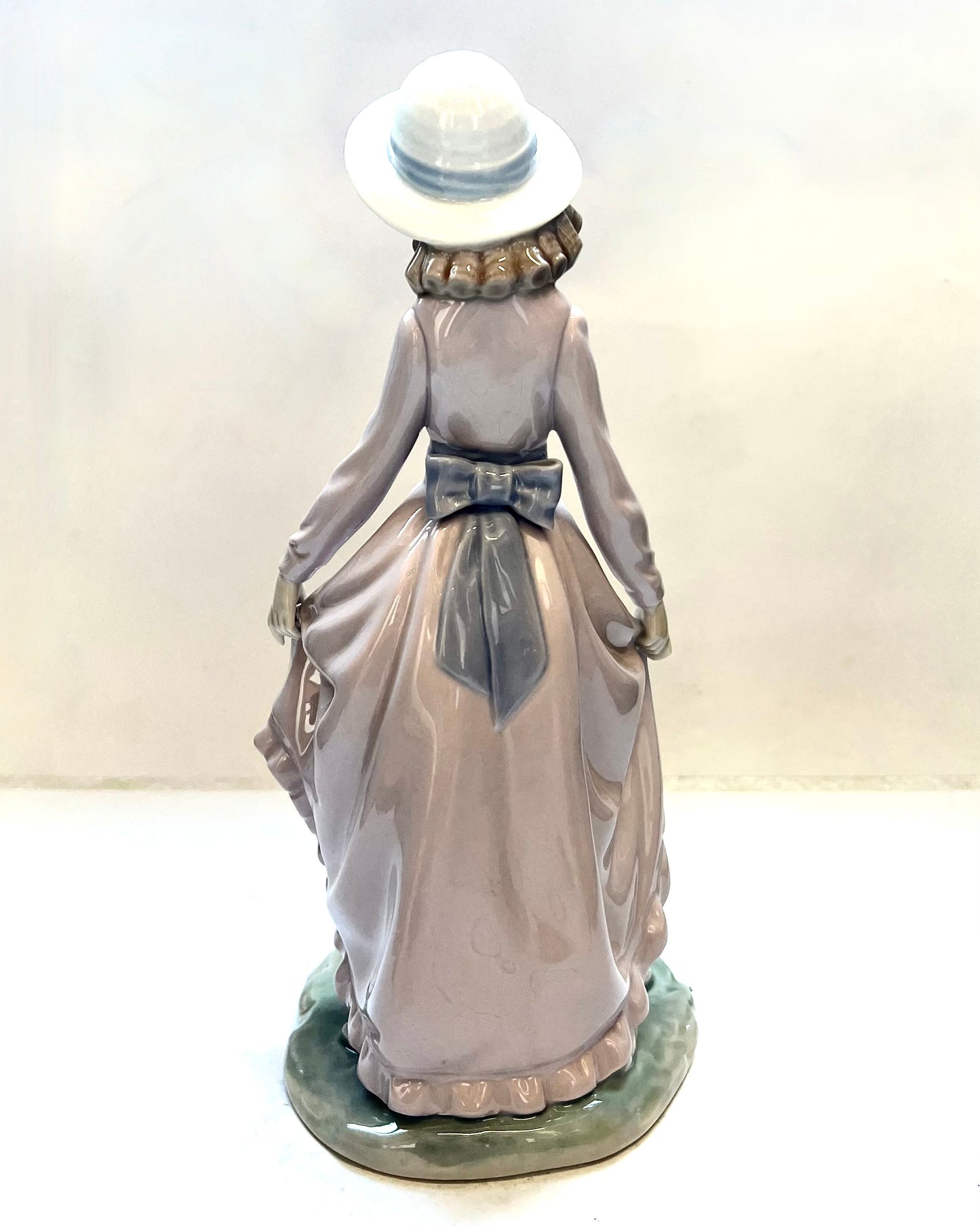 Vintage Spanish Lladro Porcelain Figurine, "Flowers in the Basket", late 20th century