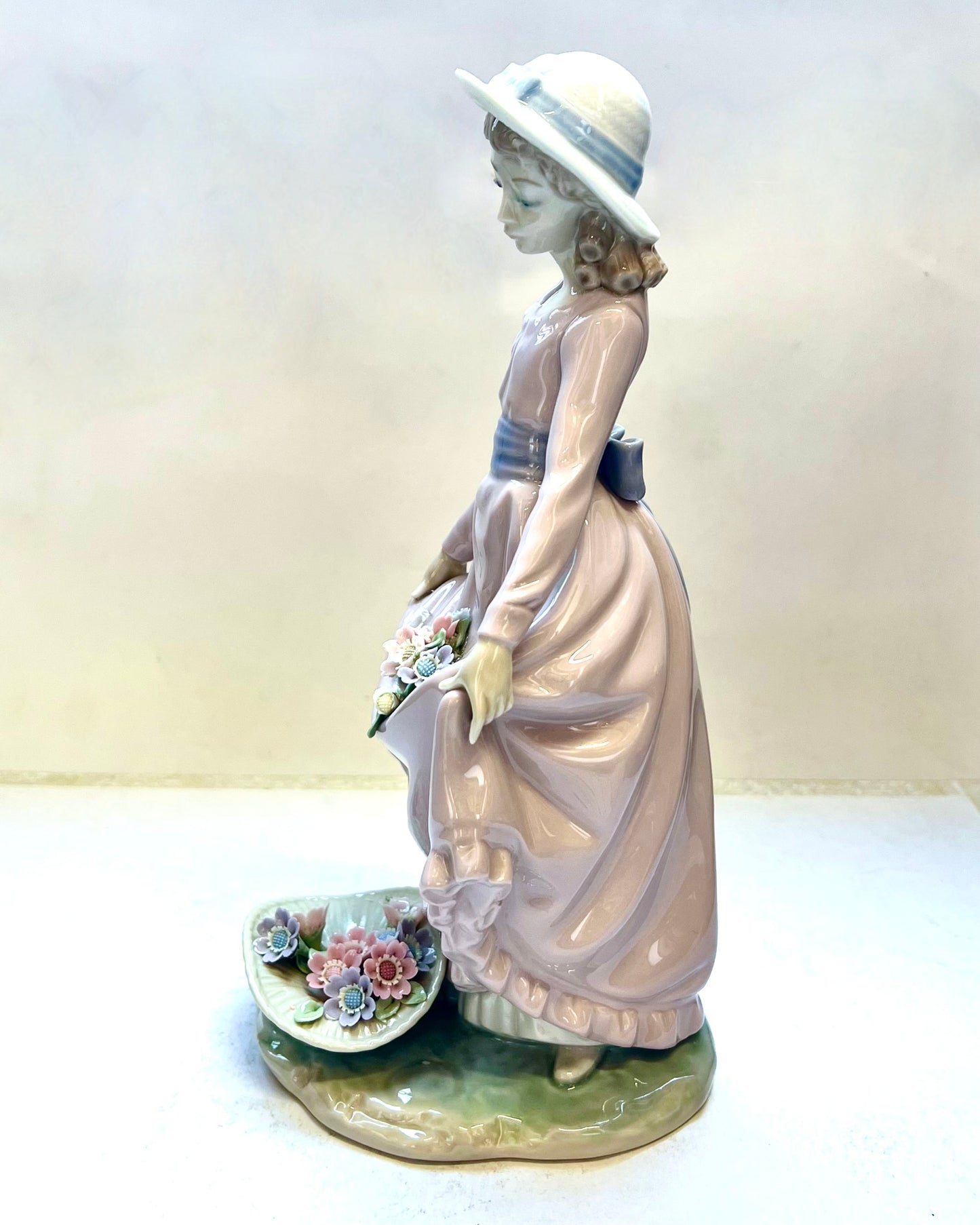 Vintage Spanish Lladro Porcelain Figurine, "Flowers in the Basket", late 20th century