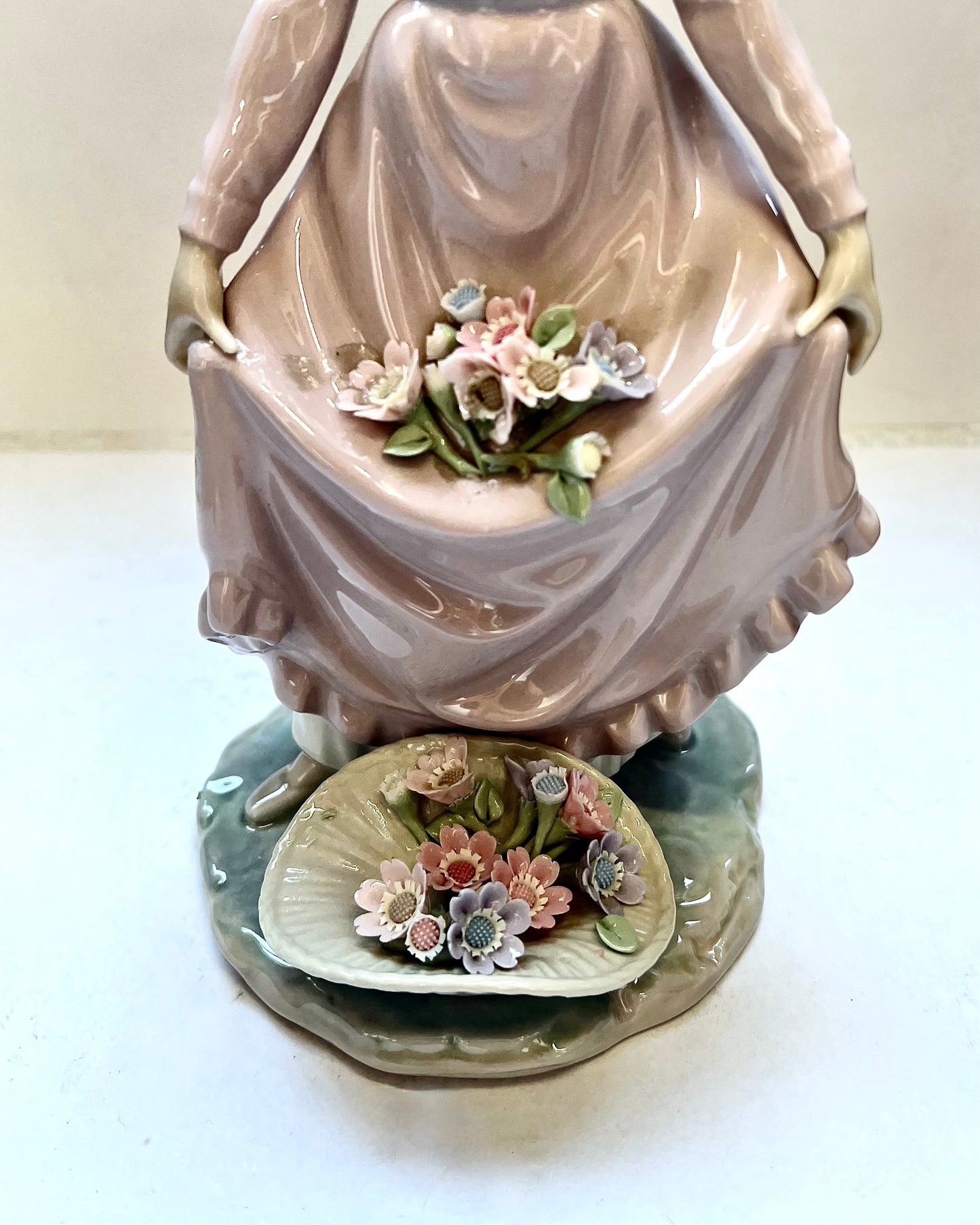 Vintage Spanish Lladro Porcelain Figurine, "Flowers in the Basket", late 20th century