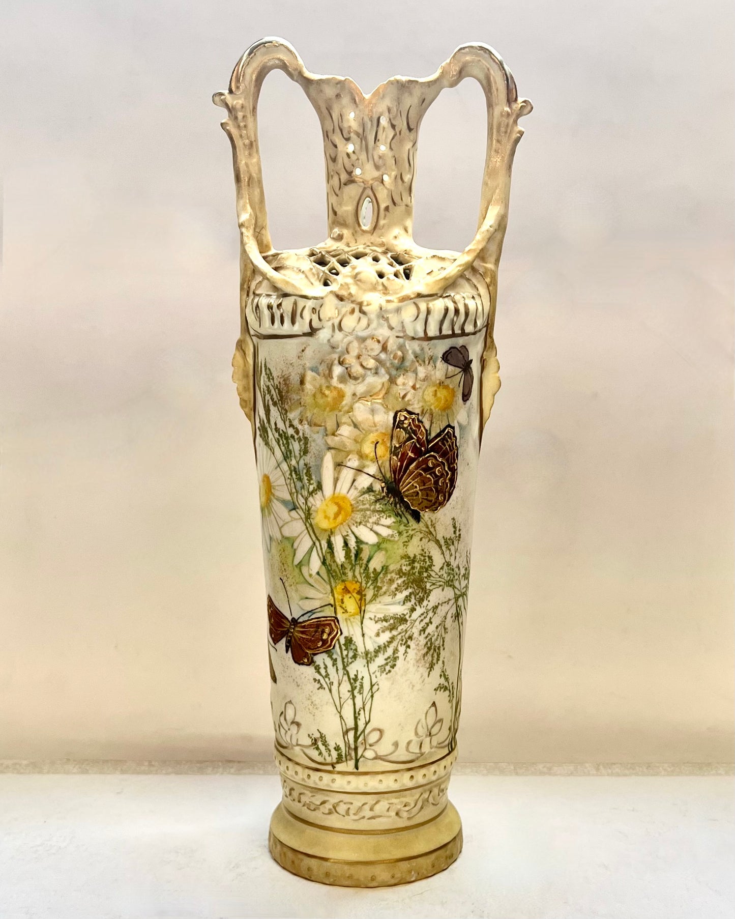 Art Nouveau Royal Vienna twin-handled vase from the Alexandra Porcelain Works circa 1905-1910