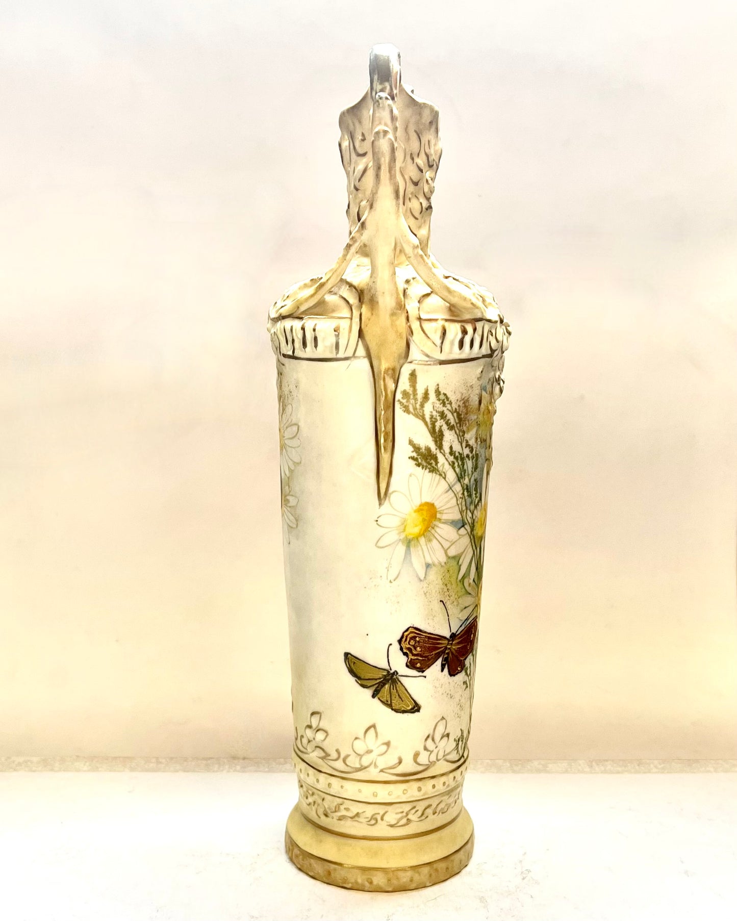 Art Nouveau Royal Vienna twin-handled vase from the Alexandra Porcelain Works circa 1905-1910