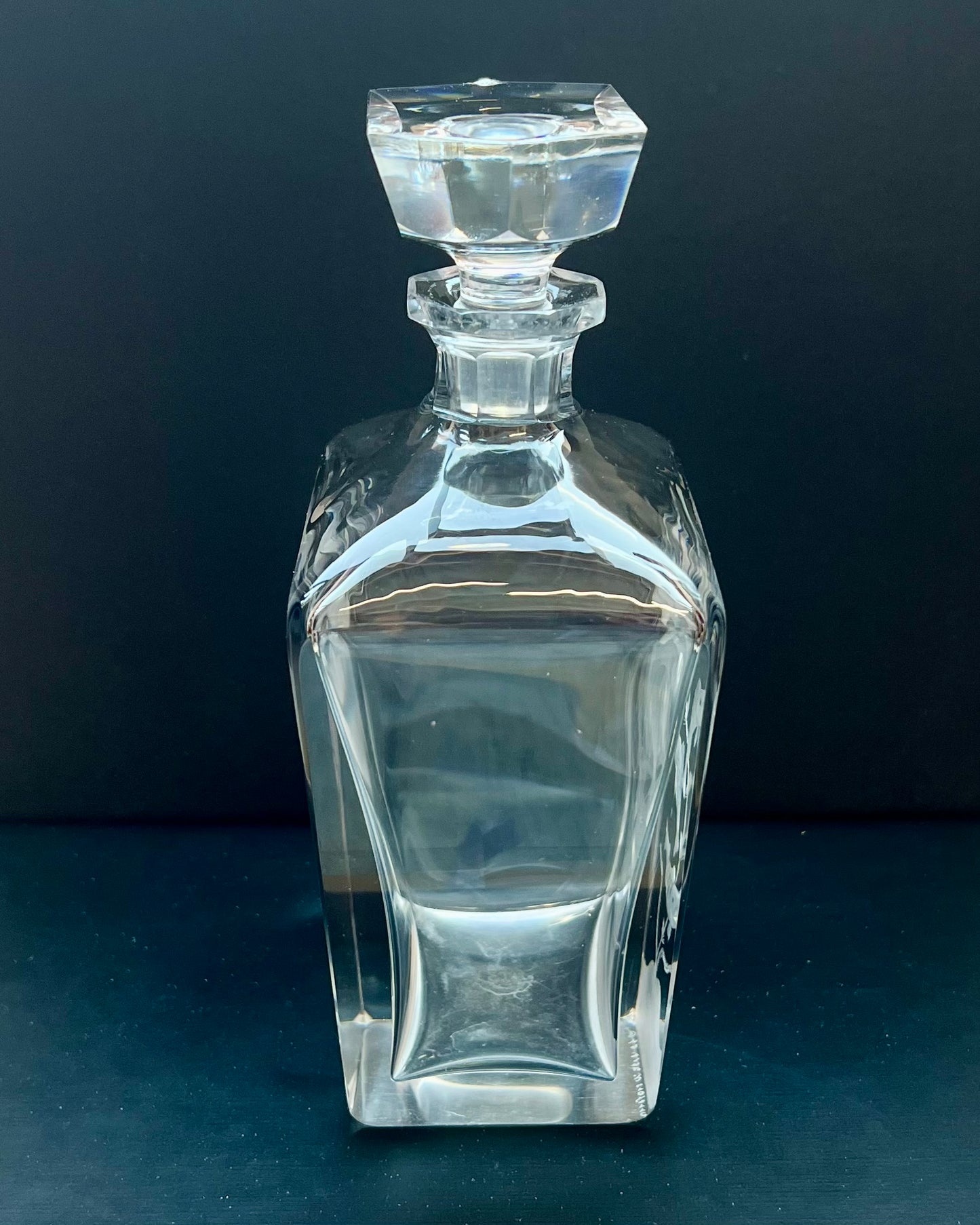 Fantastic midcentury hand-wrought Orrefors crystal decanter circa 1956, signed by Nils Landberg, Fish Pattern